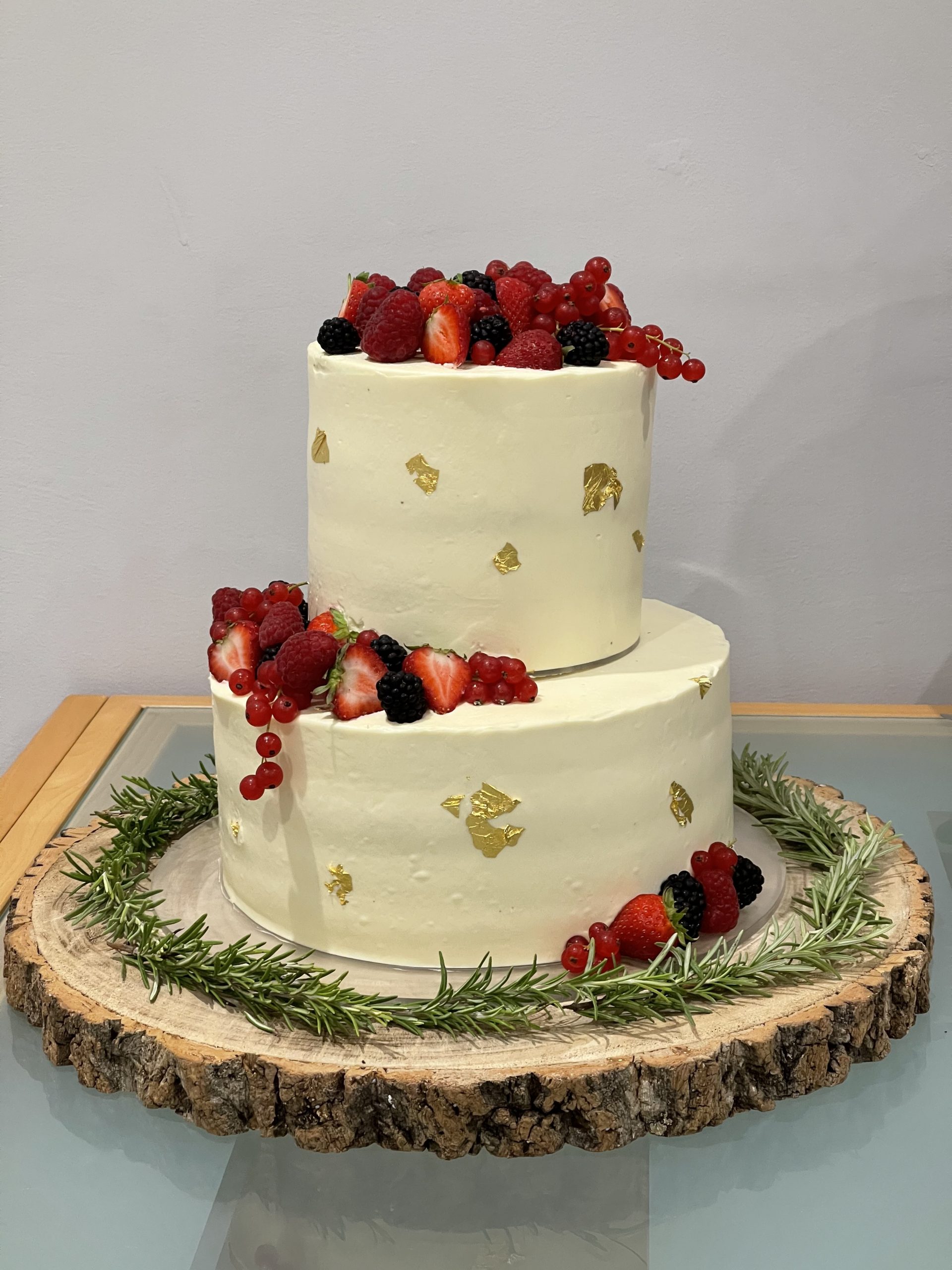 Two Tier Cake 6 9 With Fresh Fruits Bake Unique   Nonono Scaled 